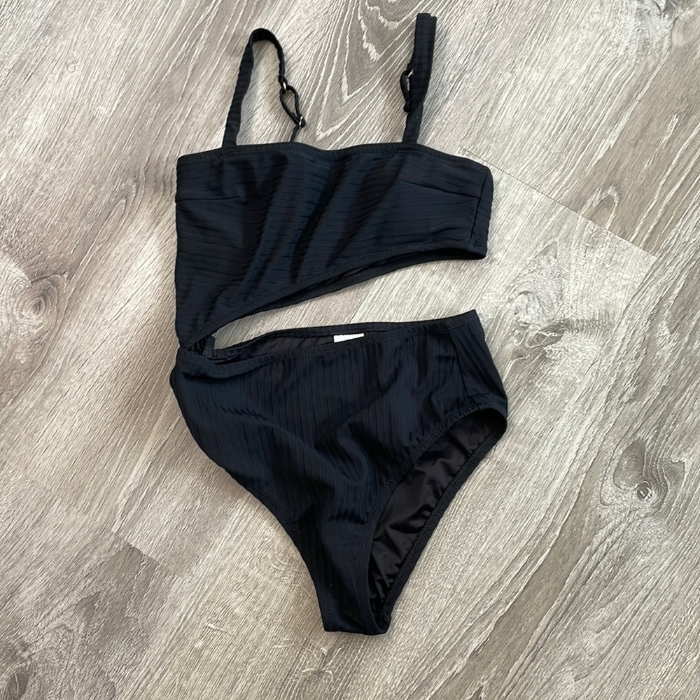 Shade & Shore cut out suit